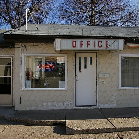 Hat Motel Медисин Хет Екстериор снимка